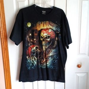 Men survivors tee with skull detail on front and back..L